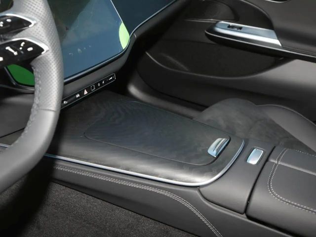 Mercedes-Benz E 220 AMG Line E 220 d Sedan