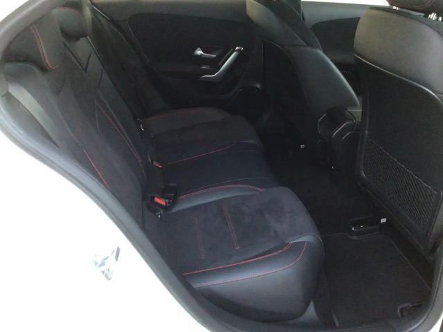 Mercedes-Benz A 200 AMG Line Premium