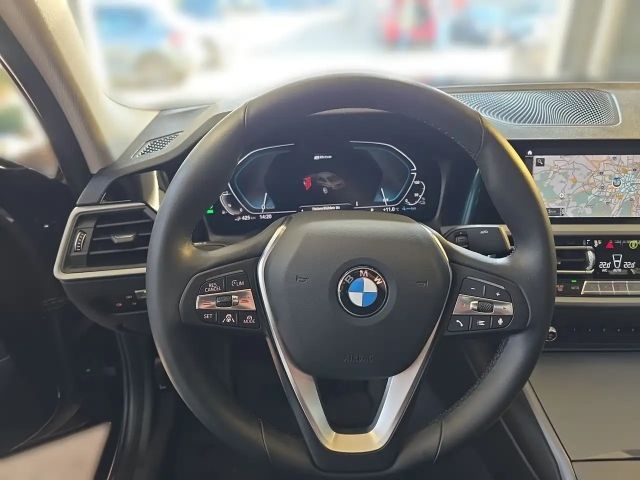 BMW 330 330e Sedan