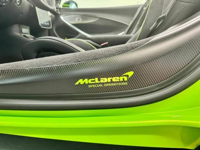 McLaren Artura Spider