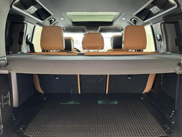 Land Rover Defender 110