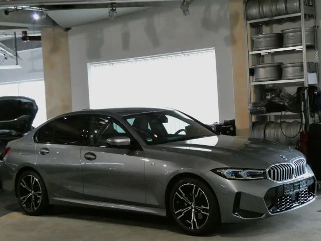 BMW 320 320i M-Sport Sedan