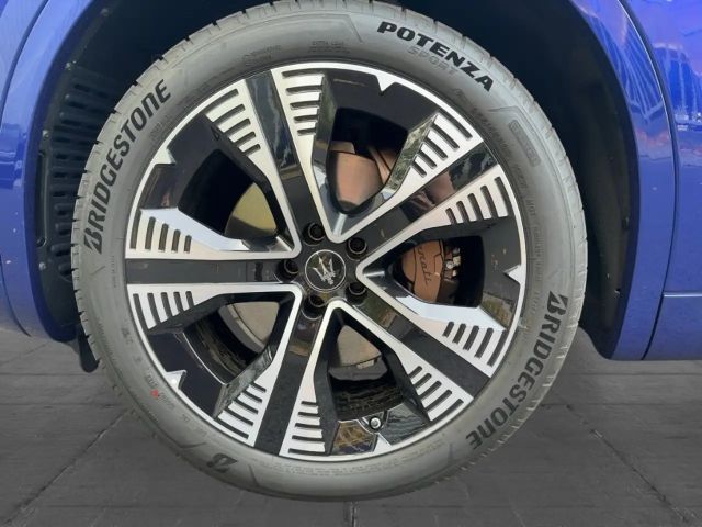 Maserati Grecale Folgore mit 558 PS Allrad 500 KM Reichweite - Mase