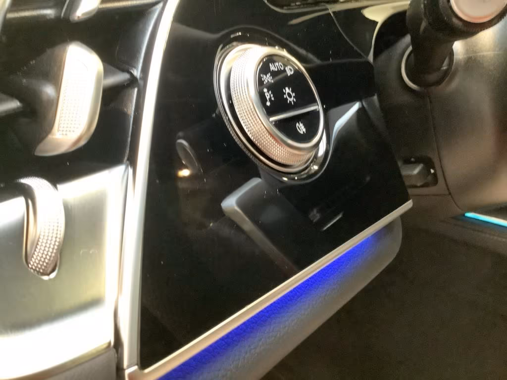 Mercedes-Benz E 200 AMG Line Sedan