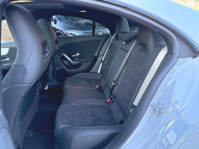Mercedes-Benz CLA 200 AMG Line Sedan