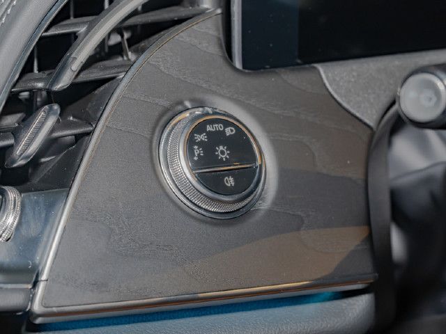 Mercedes-Benz E 200 Sedan