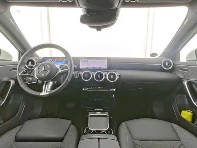 Mercedes-Benz A 180 Hatchback Progressive