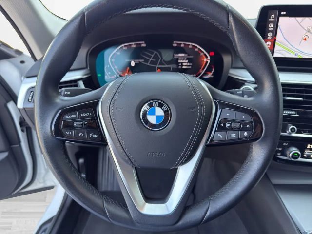 BMW 520 *** ALLRAD *** NP 74.000 *** STANDHEIZUNG *** -50%