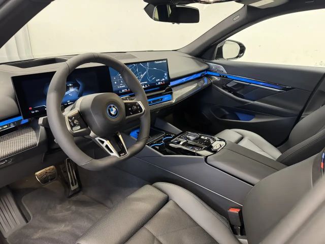 BMW i5 xDrive40