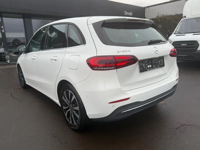 Mercedes-Benz B 180 B 180 d