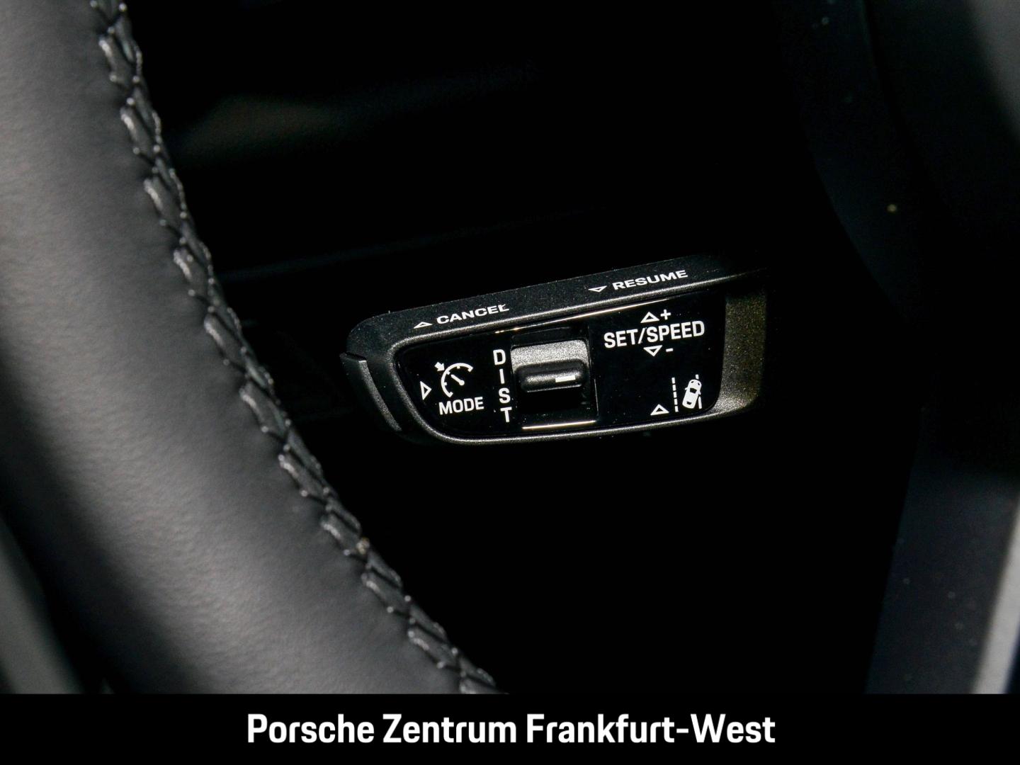 Porsche Macan Surround-View BOSE Abstandstempomat LED