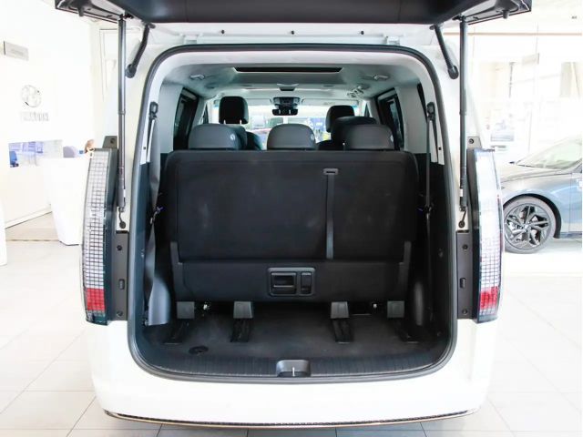 Hyundai Staria Signature