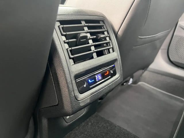 Volkswagen Golf R-Line Variant