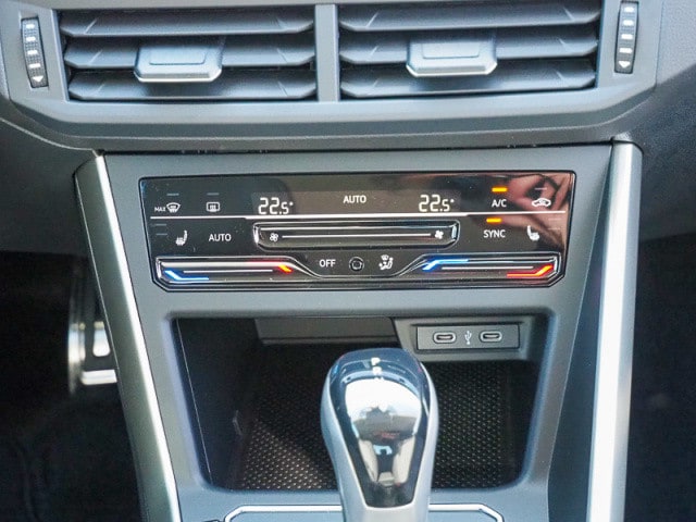 Volkswagen Polo Polo 1.0 TSI DSG Move IQ.LIGHT, NAVI, ACC