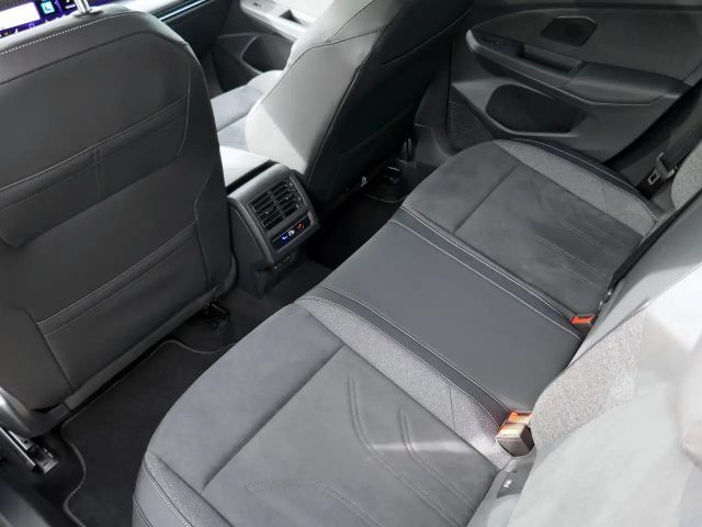 Volkswagen Golf 1.5 eTSI DSG Golf VIII Style