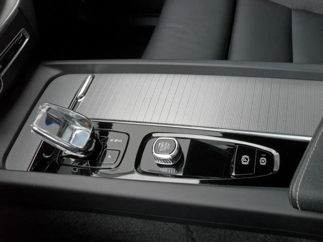 Volvo XC60 AWD Dark Plus T6