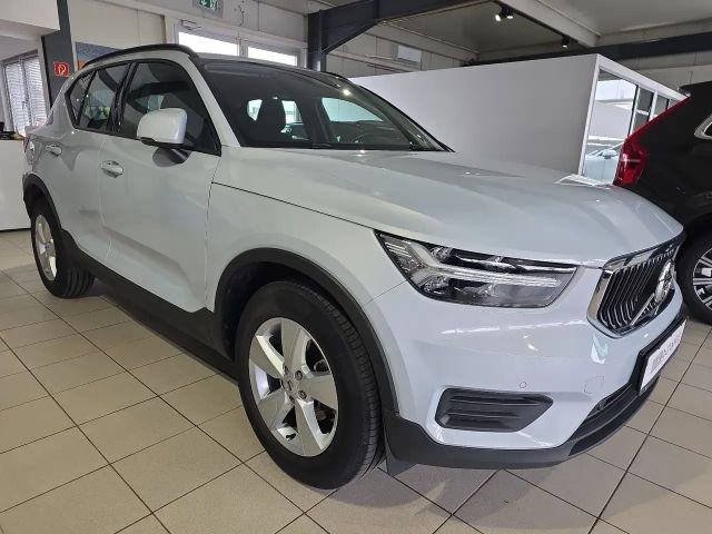 Volvo XC40 Core Momentum