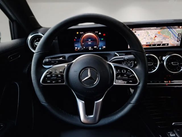 Mercedes-Benz A 200 Aut./LED/Panorama/AHK/Navi/Kamera/SHZ/1.Besitz