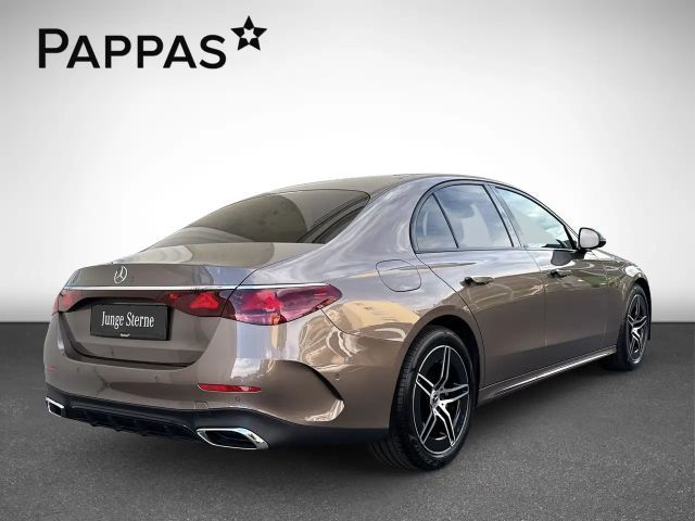 Mercedes-Benz E 200 4MATIC Sedan