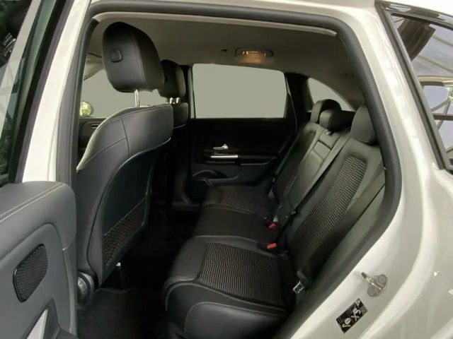 Mercedes-Benz B 180 Sedan