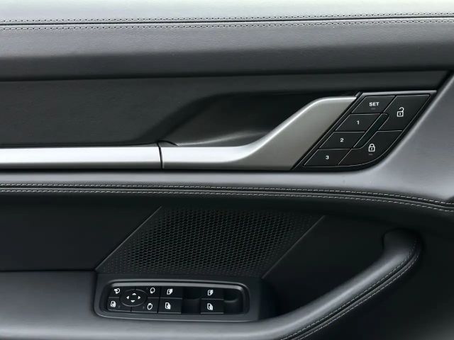 Porsche Taycan 4 Cross Turismo