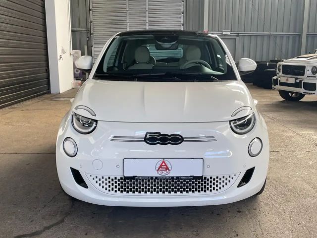 Fiat 500e La Prima