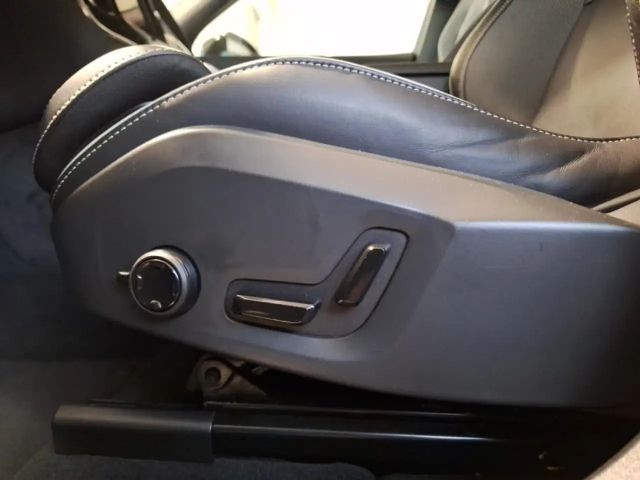 Volvo XC60 Dark Plus