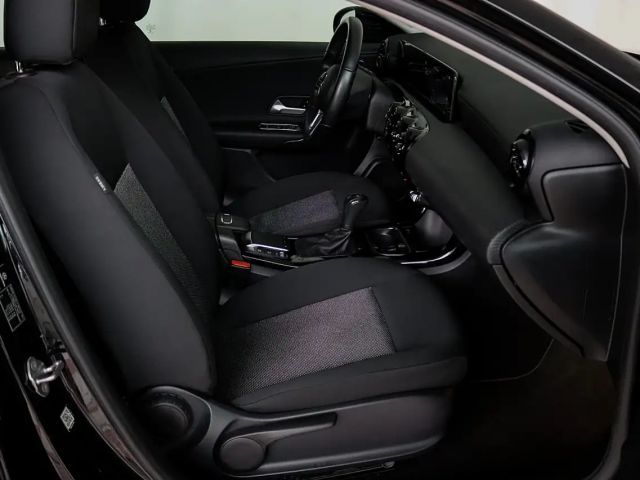 Mercedes-Benz A 180 / NAVI / RÜCKFAHRKAMERA / SITZHEIZUNG