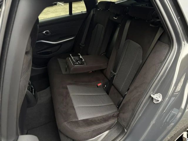 BMW 320 320d M-Sport Touring xDrive