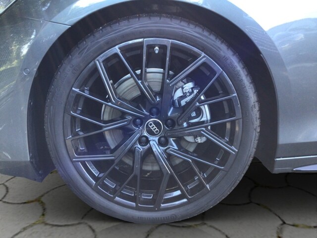 Audi A6 Avant Quattro S-Tronic