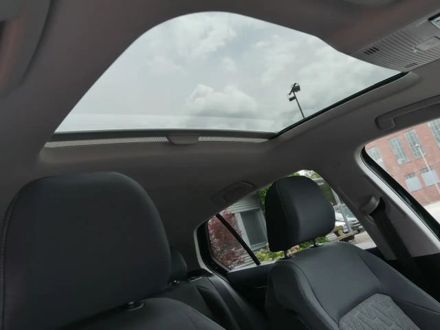 Volkswagen Golf 1.5 eTSI Golf VIII Life