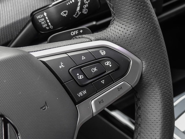 Volkswagen Golf 1.5 eTSI DSG Golf VIII R-Line