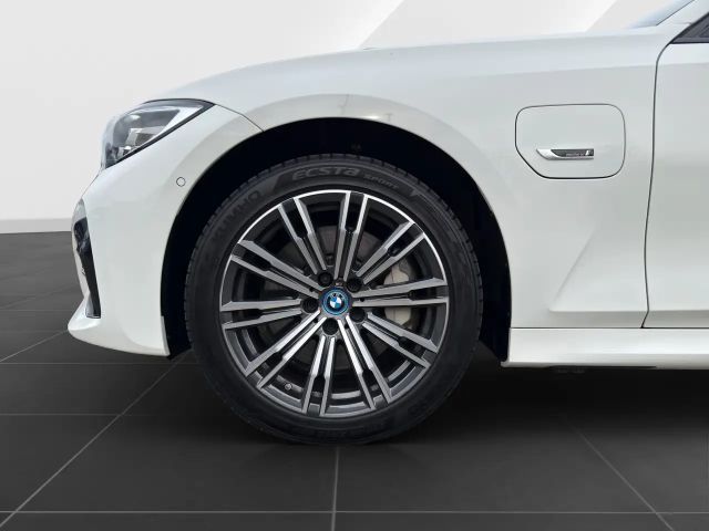 BMW 330 330e M-Sport Touring
