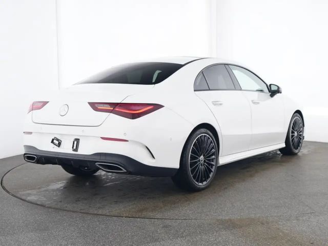 Mercedes-Benz CLA 200 AMG Line Coupé Sedan