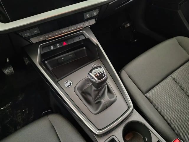 Audi A3 30 TDI Attraction Avant Sedan