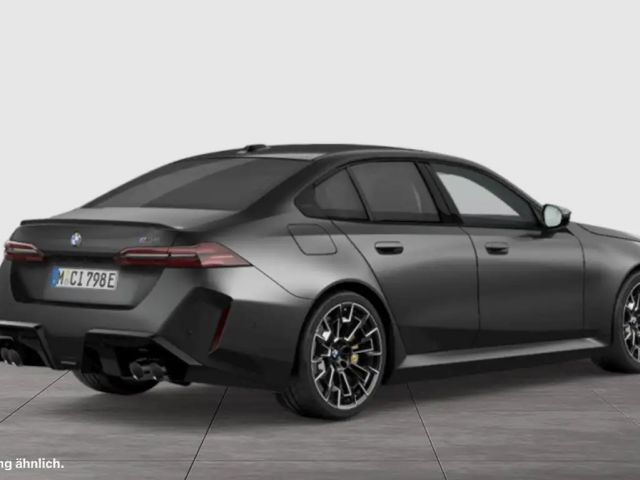 BMW M5 Sedan
