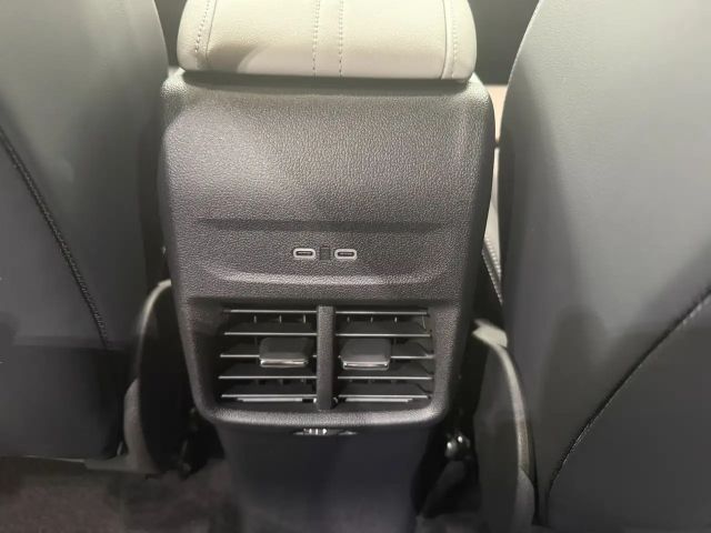 Ford Capri Premium RWD