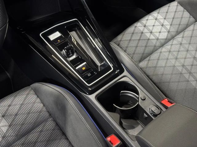 Volkswagen Golf 1.5 eTSI DSG R-Line