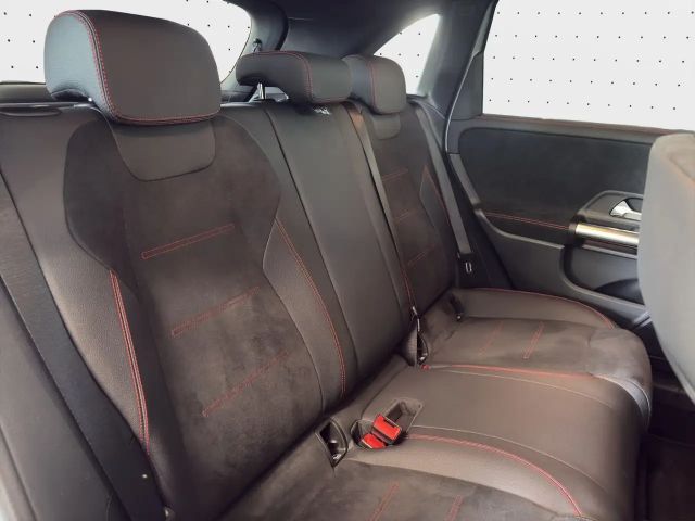 Mercedes-Benz B 200 AMG Line Sedan