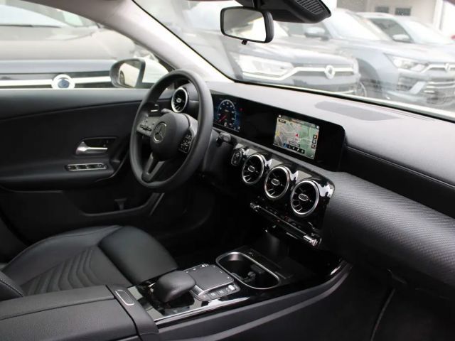 Mercedes-Benz A 180 A 180 d