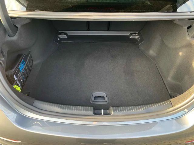 Mercedes-Benz C 200 AMG Line Sedan