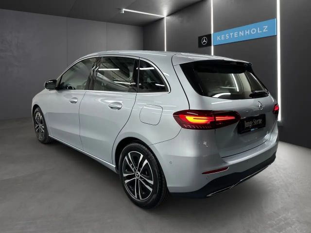 Mercedes-Benz B 220 B 220 d Sedan