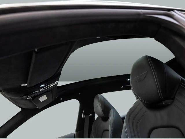 Aston Martin DBX Magnetic Silver Onyx Black