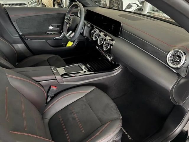 Mercedes-Benz CLA 200 AMG Line Premium