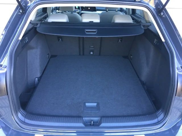 Volkswagen Golf 1.5 eTSI DSG Golf VIII Variant