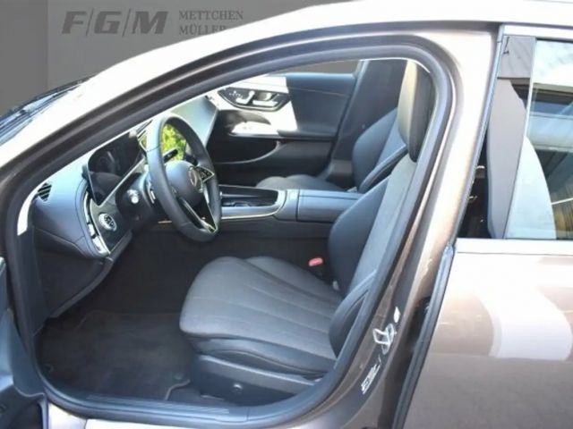 Mercedes-Benz E 220 4MATIC AVANTGARDE E 220 d