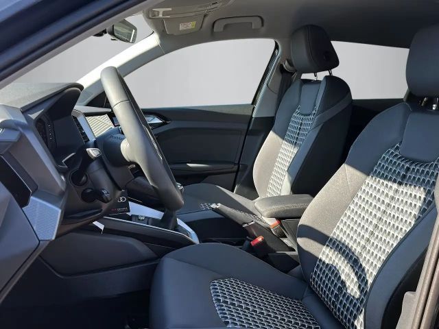 Audi A1 advanced AUDI CONNECT NAVI+SHZ+GJR+