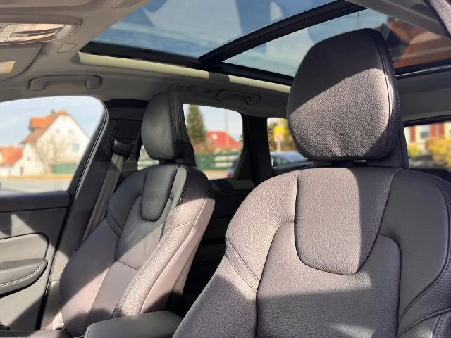 Volvo XC60 AWD Dark Plus