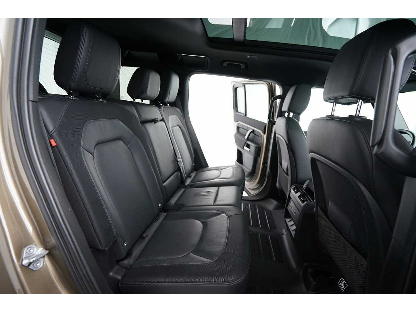 Land Rover Defender 110 Dynamic SE