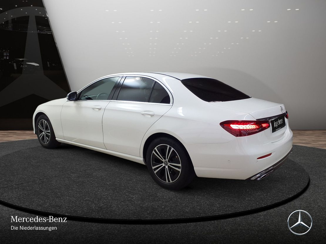 Mercedes-Benz E 200 Sedan